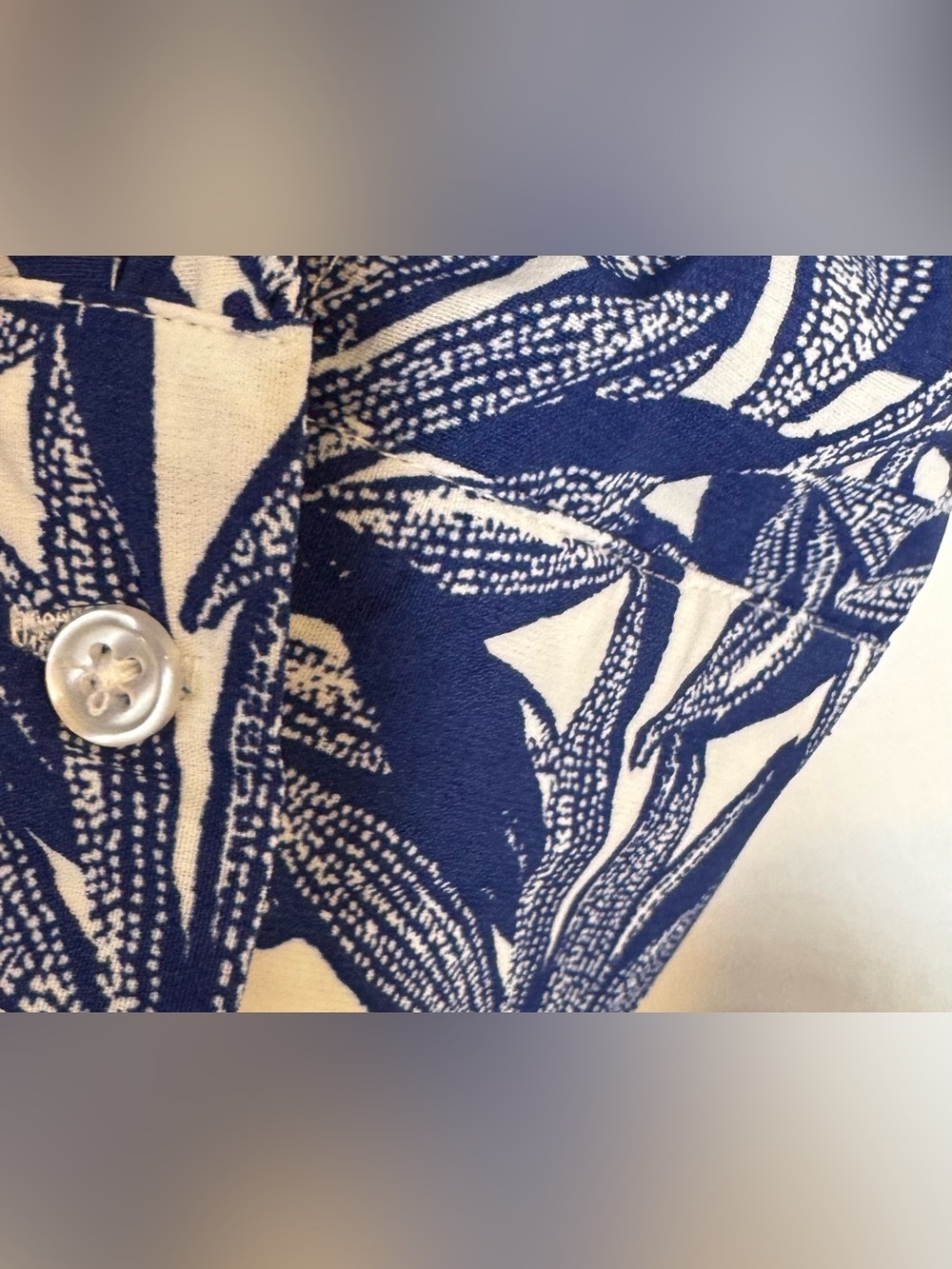 Como black White and Blue tropical Leaf-Print Long-Sleeve Blouse vacation sz xl - Picture 3 of 6